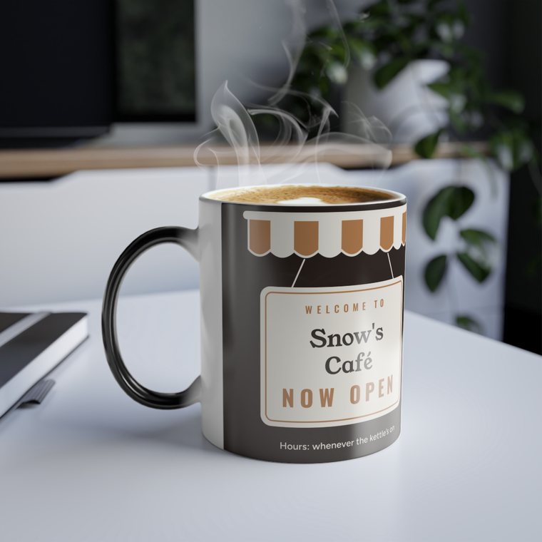 Heat-reveal café mug with the name Snow